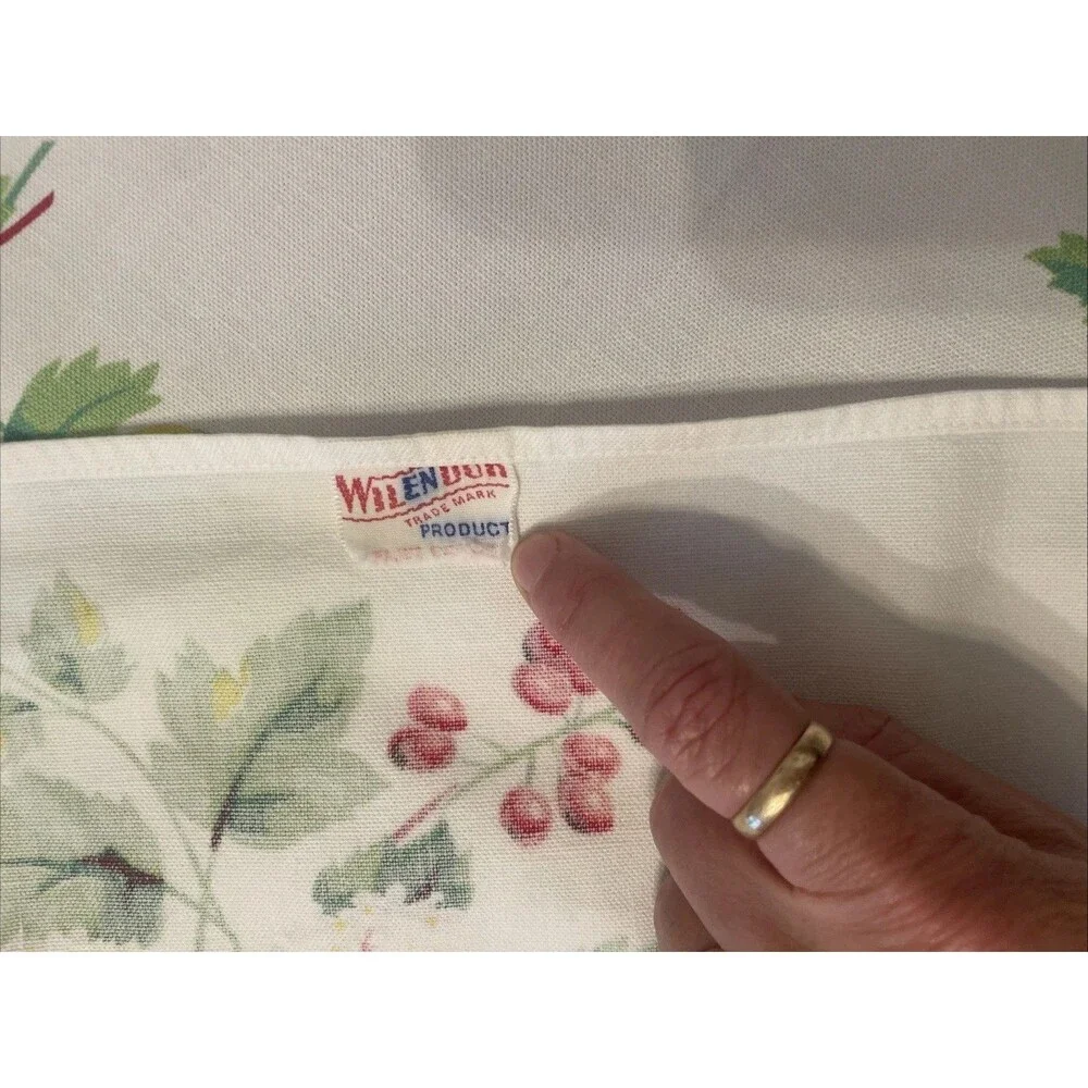 Vintage ‘50s Wilendur Tablecloth White & Yellow Flowers Red Berries Print 64x54”